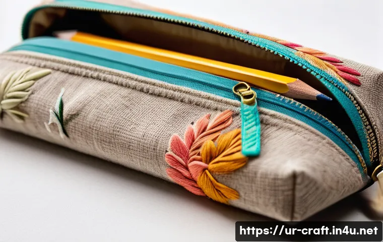 수공예 필통 만들기 - A beautifully handcrafted pencil case made from natural fabric with visible texture, featuring subtl...